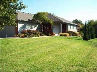 2014 SW Crest Dr, Topeka, KS 66604