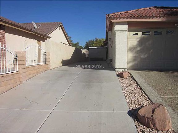 3rd image of 3813 Aspencrest Dr
