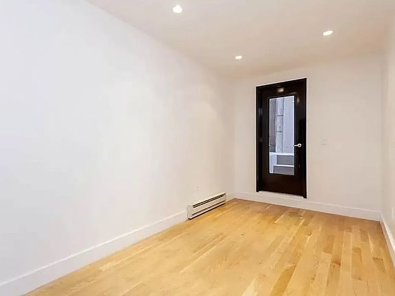3rd image of 26 Van Dam St #1RW