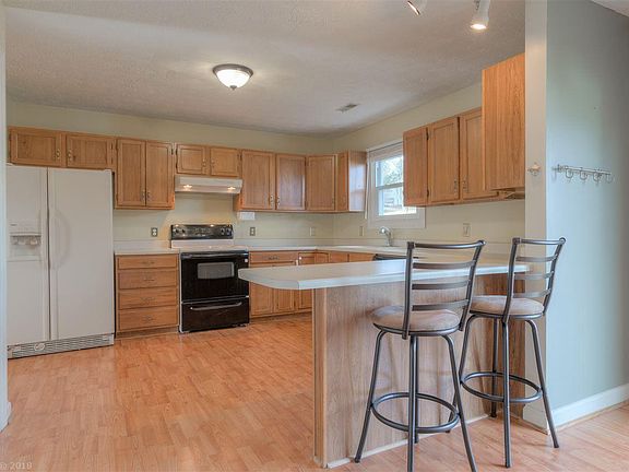 3rd image of 955 George Edward Via