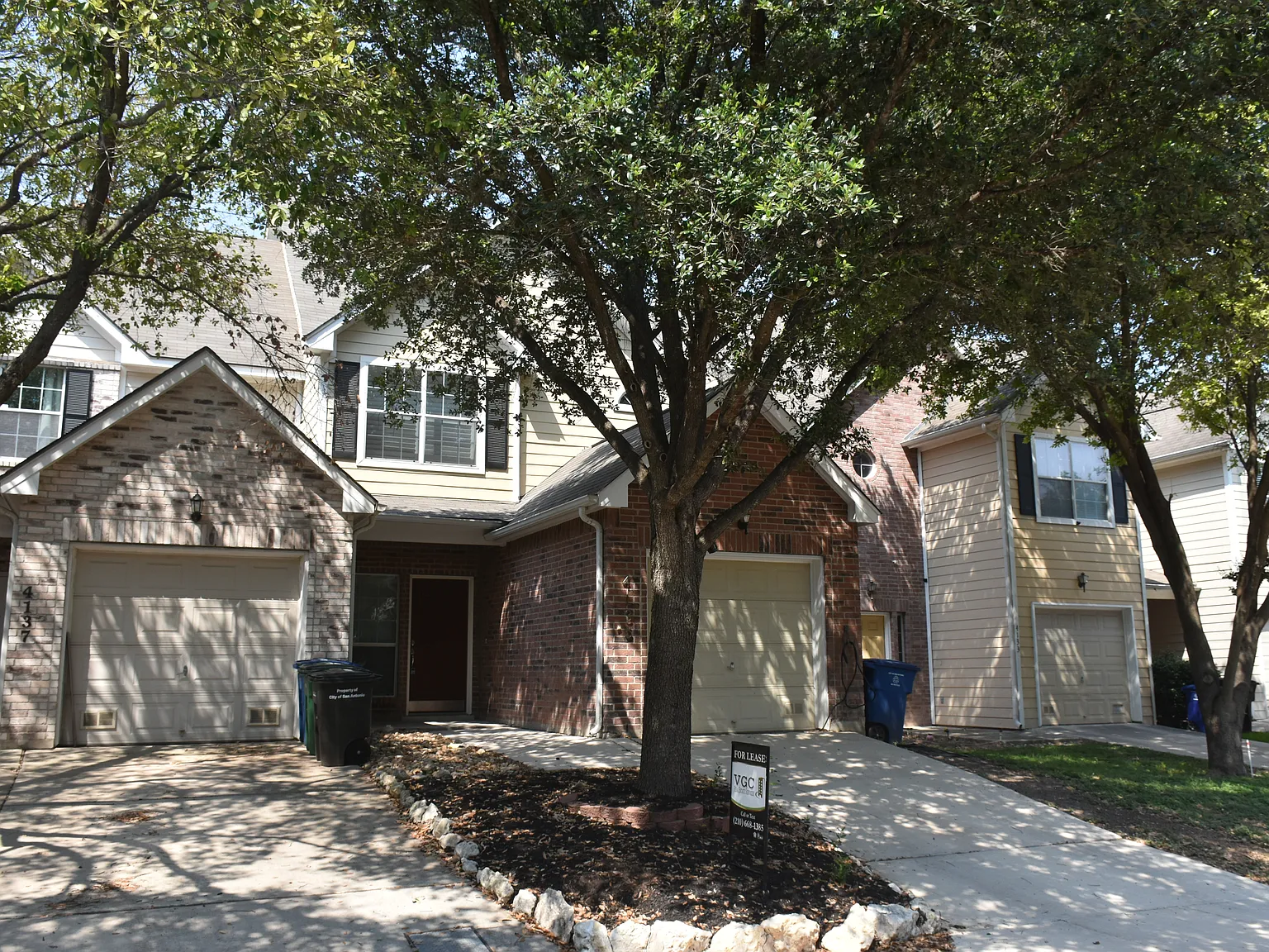 3 bed, 2.5 bath, 1424 sqft, $1,800 — Photo 3