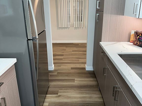 2nd image of 4121 Somerset Dr APT B