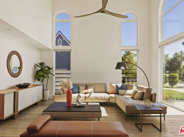 330 N Lucerne Blvd, Los Angeles, CA 90004