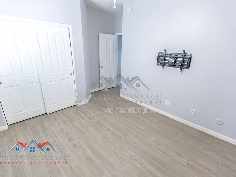 3068 E Ravenswood Dr — Photo 29
