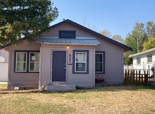 1028 8th St, Rawlins, WY 82301