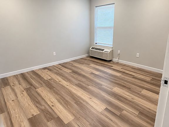 5th image of 113 12th Ave #303