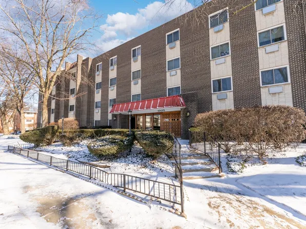 10015 Beverly Dr APT 404, Skokie, IL 60076