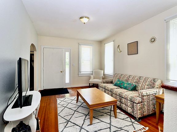 3rd image of 2594 Pearl St