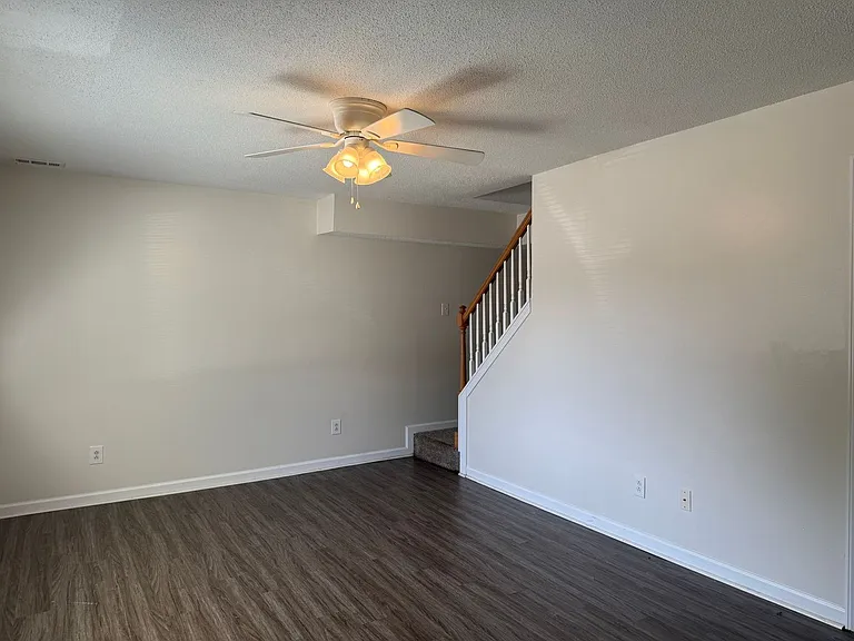 506 Myrtlewood Cir — Photo 2