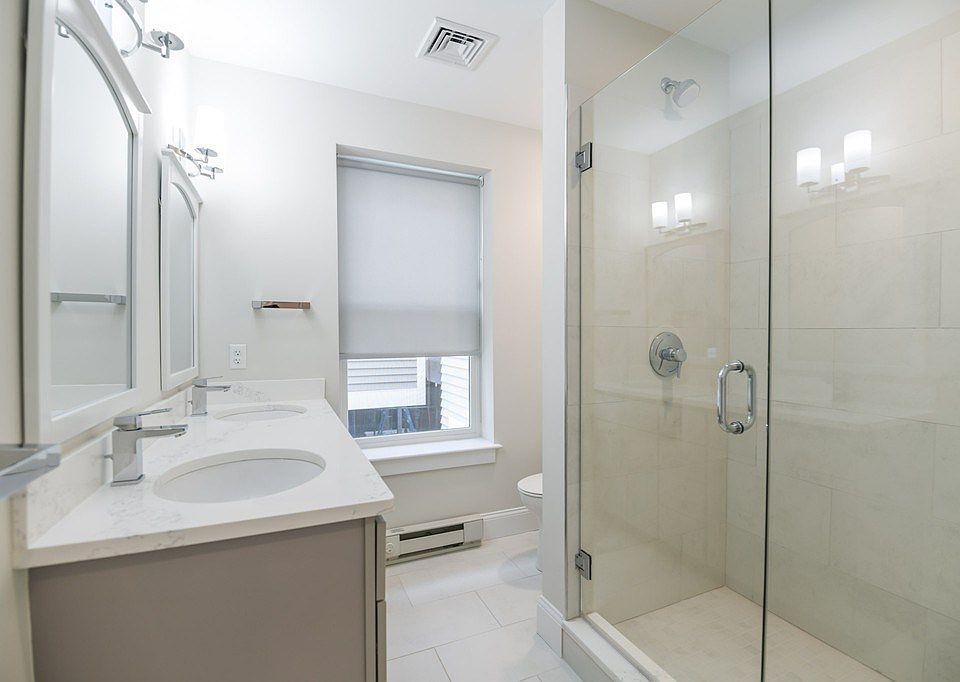Master bedroom bathroom