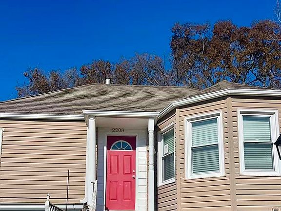 4th image of 2208 Forest Ln