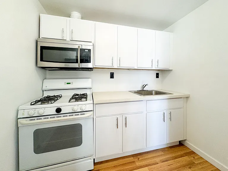 2506 Lucerne Ave #1/2 — Photo 8