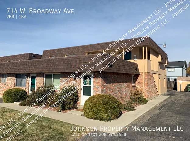 714 W Broadway Ave — Photo 1