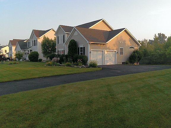 4th image of 37 Wallflower Dr