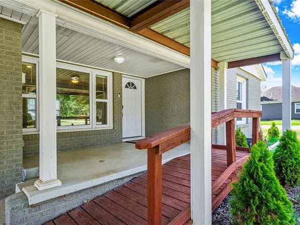 827 S 20th St, Chickasha, OK 73018