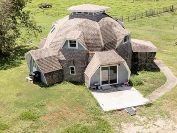 503 Rabbit Run Rd, Victoria, TX 77905