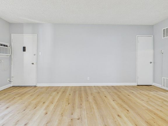3rd image of 7055 Sepulveda Blvd #5