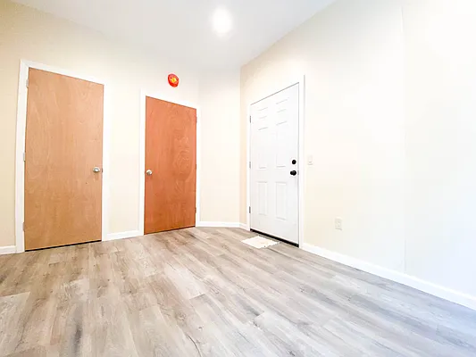 Rented by RealTegrity NY LLC | media 18