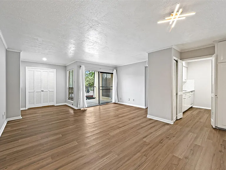 800 Post Oak Blvd #75 — Photo 1