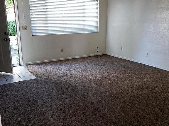 4th image of 611 E Kaweah Ave
