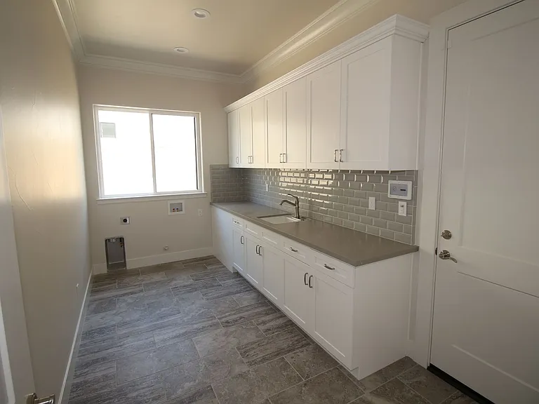 2104 Las Palmas — Photo 14
