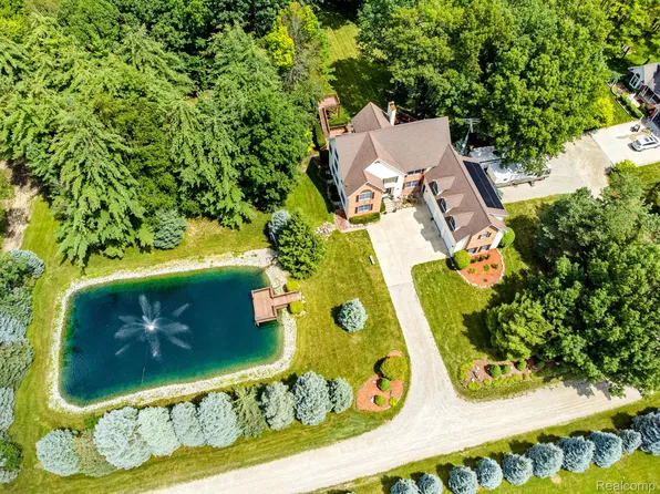 5160 Vine St, Saint Clair, MI 48079