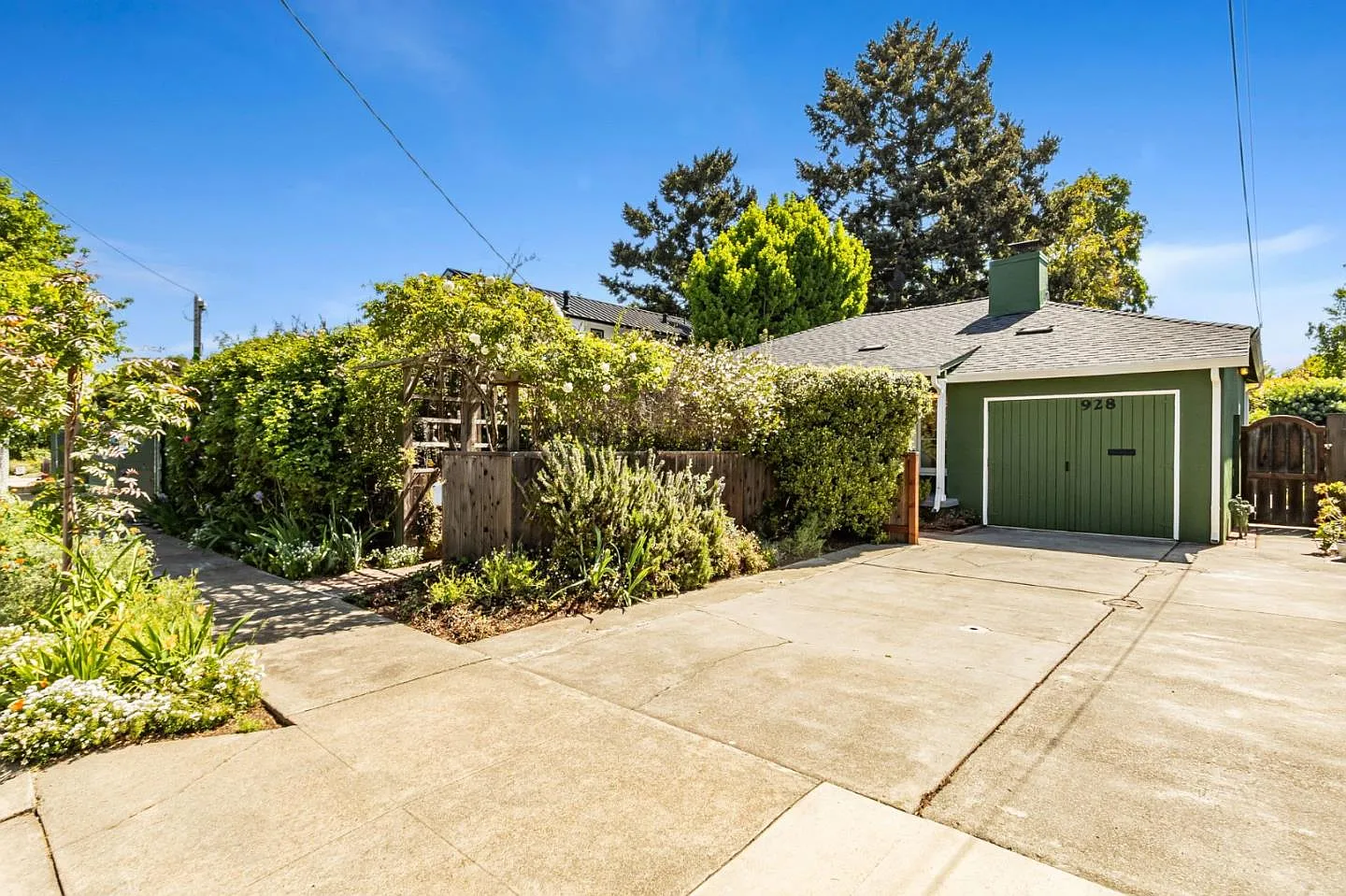 928 Peggy Ln photo 1