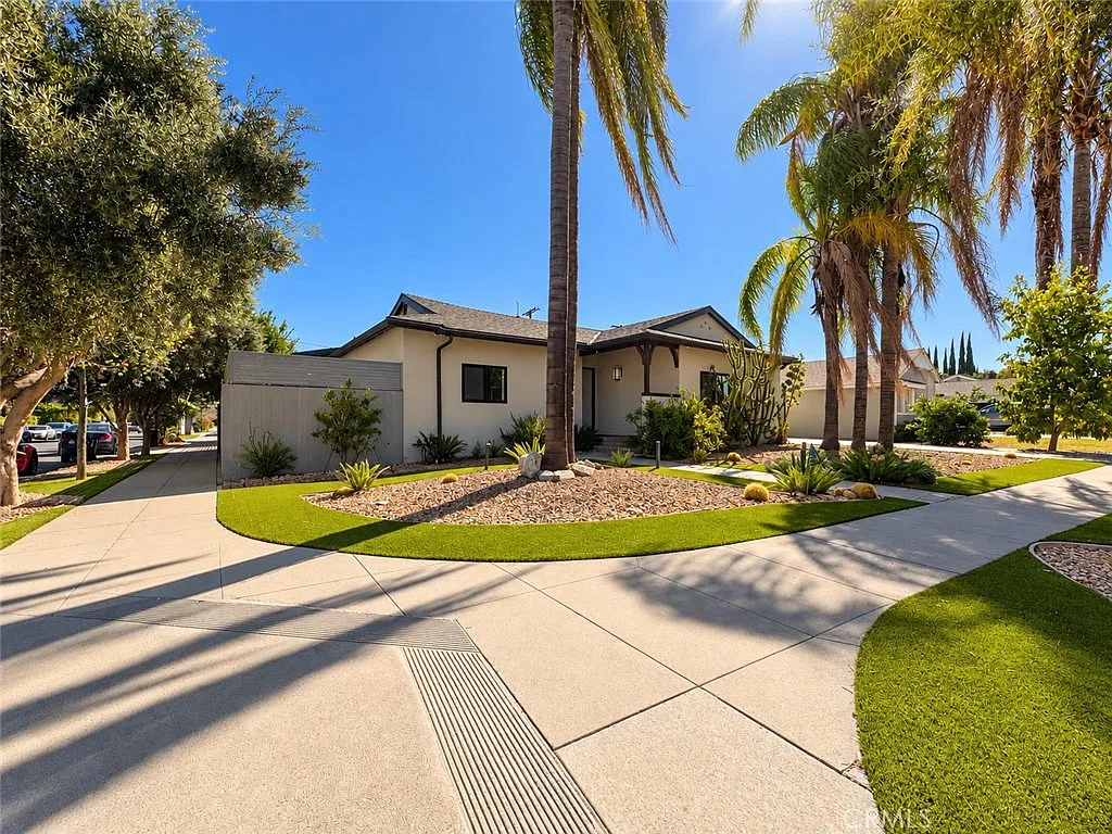 4 bed, 1966 sqft, $5,500 — Photo 2