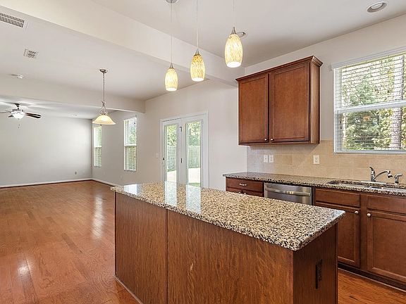 4th image of 516 Callandale Ln
