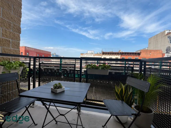 865 Willoughby Avenue image 1 of 12