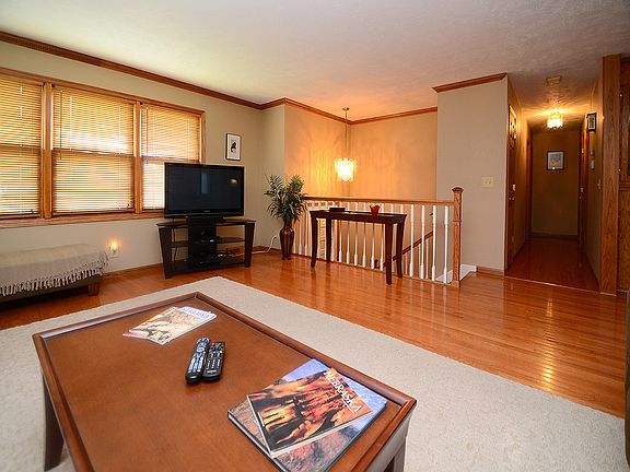 3rd image of 1522 S 141st Cir