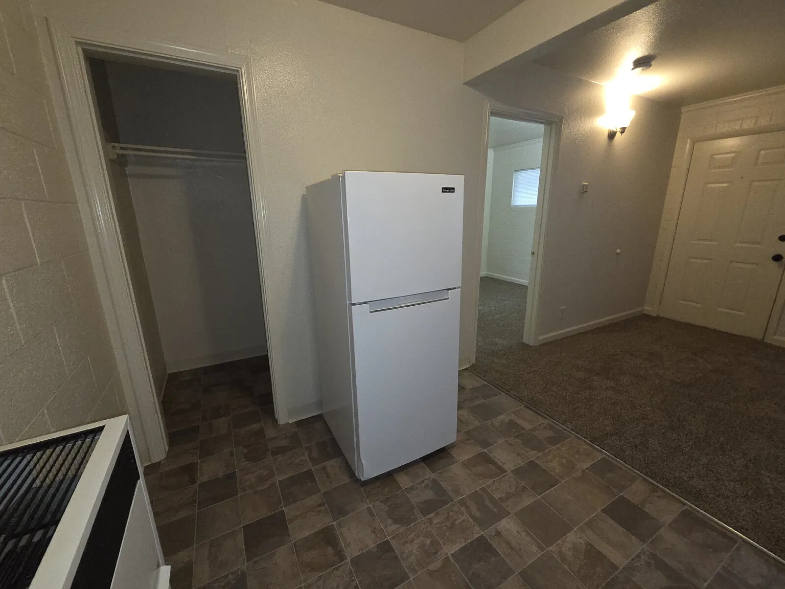 1 bed, 1.0 bath, 380 sqft, $1,121 — Photo 4