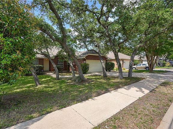 3rd image of 1307 Cedar Oaks Dr