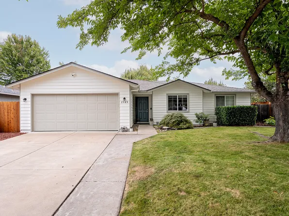 1949 Patrick St, Medford, OR 97504