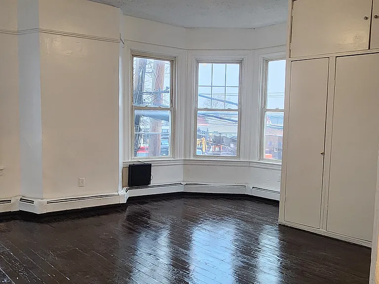 193 W Lincoln Ave #2 — Photo 4