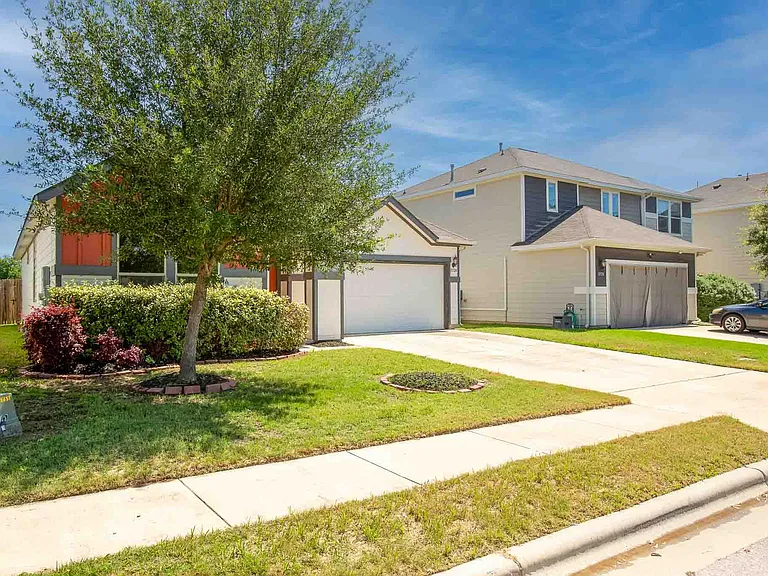 11724 Saddle Rock Dr — Photo 3