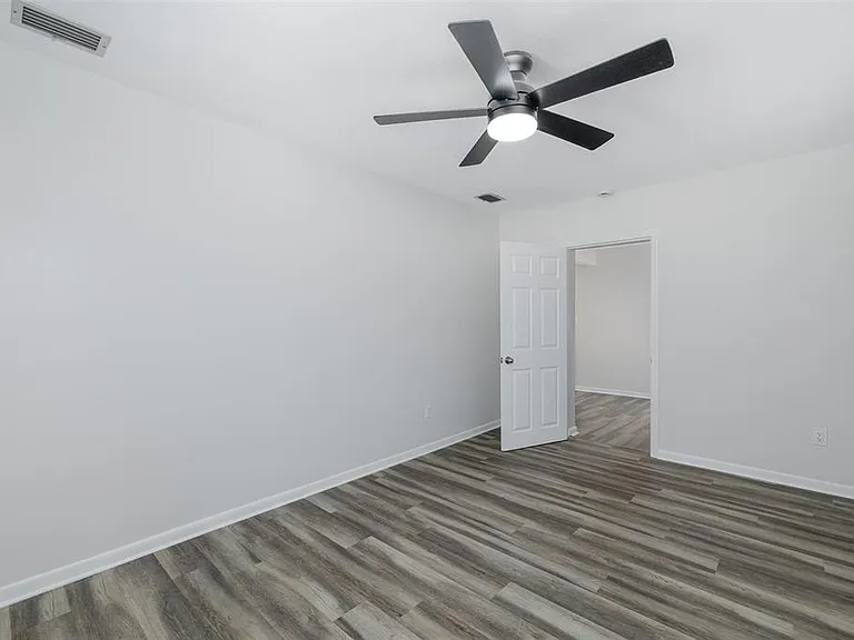 211 Timberlane Dr — Photo 22