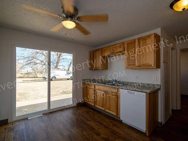 4912 S Iowa Ave — Photo 11
