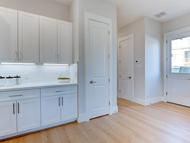 5138 Rosslyn Rd — Photo 38