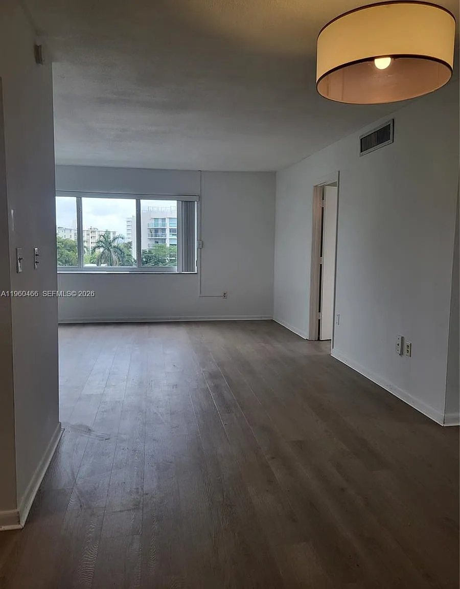 Chatillon Hall Condominiu — Photo 1