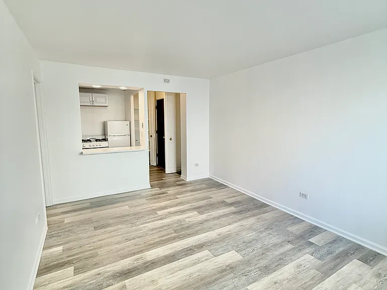 6815 N Sheridan Rd — Photo 12
