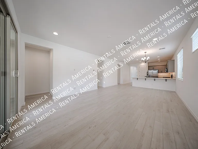 8725 W Windsor Blvd — Photo 16