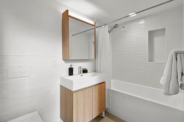 Rented by Nooklyn NYC LLC | media 19