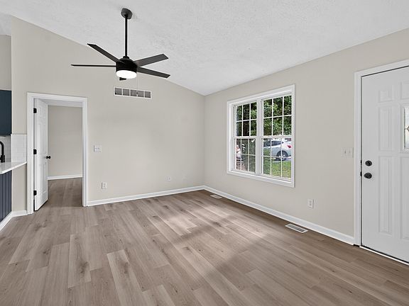 5th image of 119 River Oak Dr