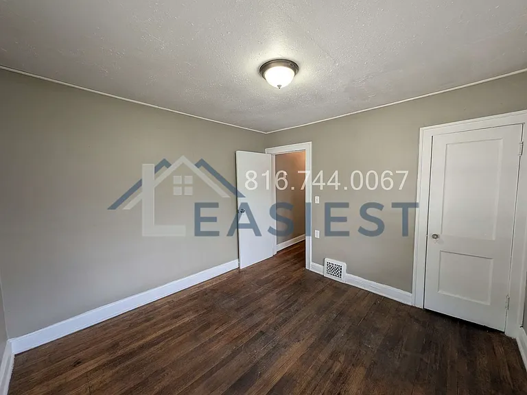 2332 Hardesty Ave — Photo 15