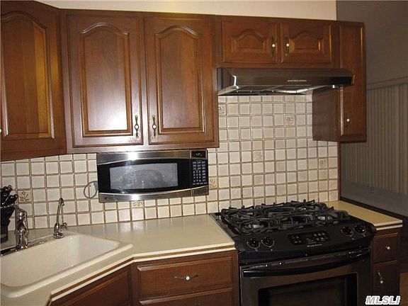 4th image of 51 Pickwick Dr
