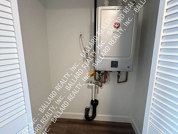 5th image of 13920 Lear Blvd