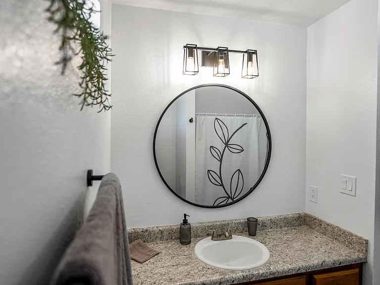 1502 W Shangri La Rd #2 — Photo 33
