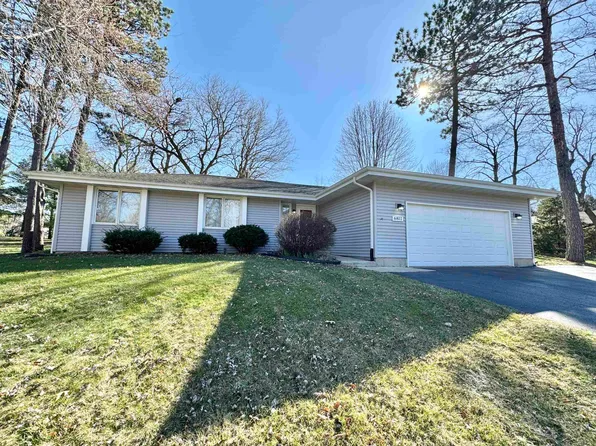 6811 Nestlewood Dr, Roscoe, IL 61073