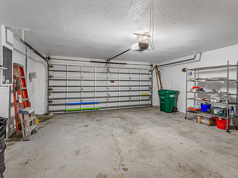 2941 Saint James Ln — Photo 24